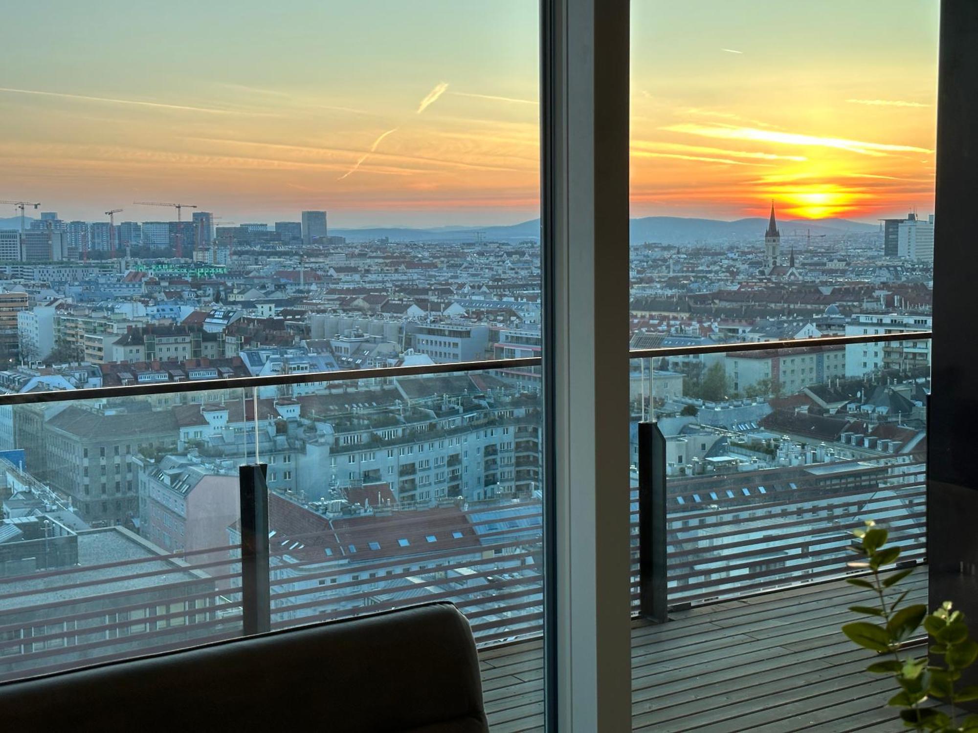 Panorama Sky Apartment I Rooftop Pool I Metro Station Відень Екстер'єр фото