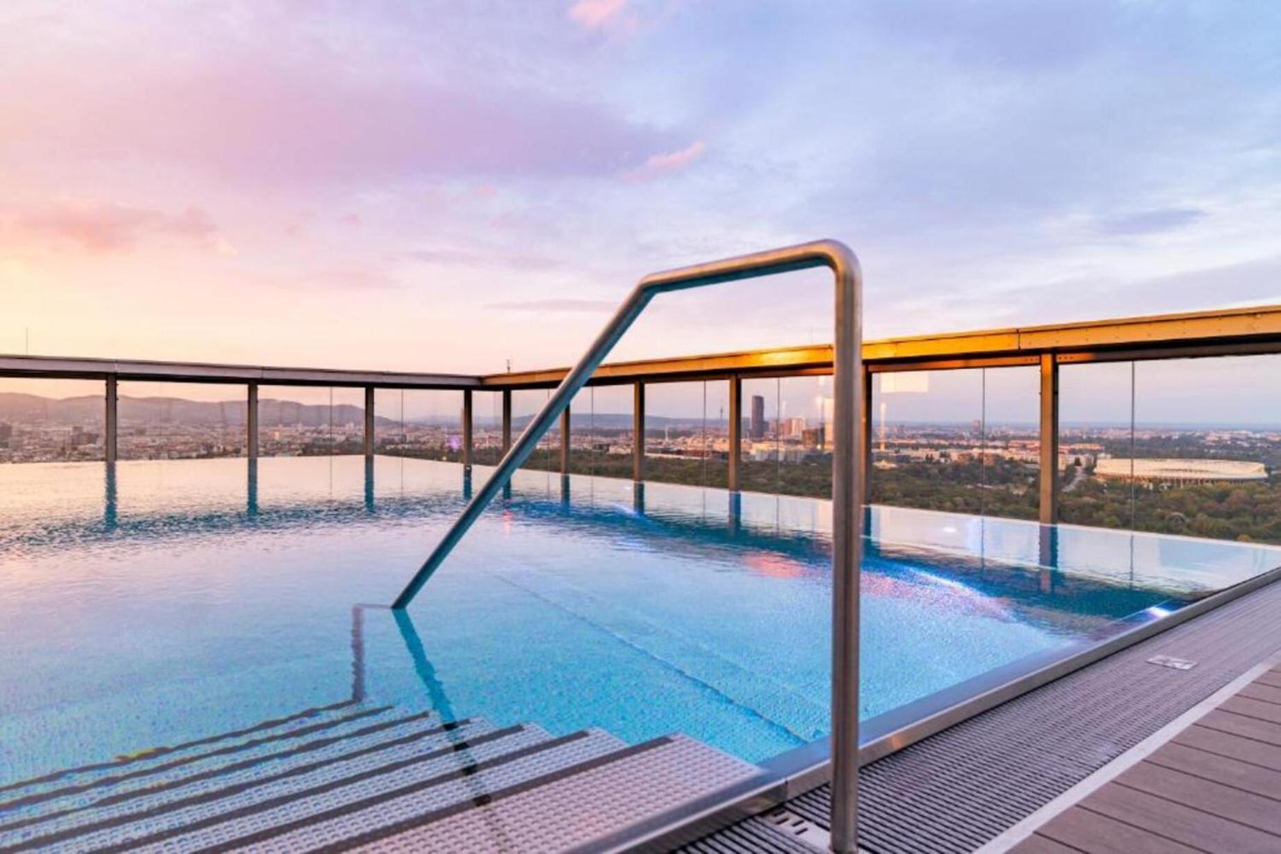 Panorama Sky Apartment I Rooftop Pool I Metro Station Відень Екстер'єр фото