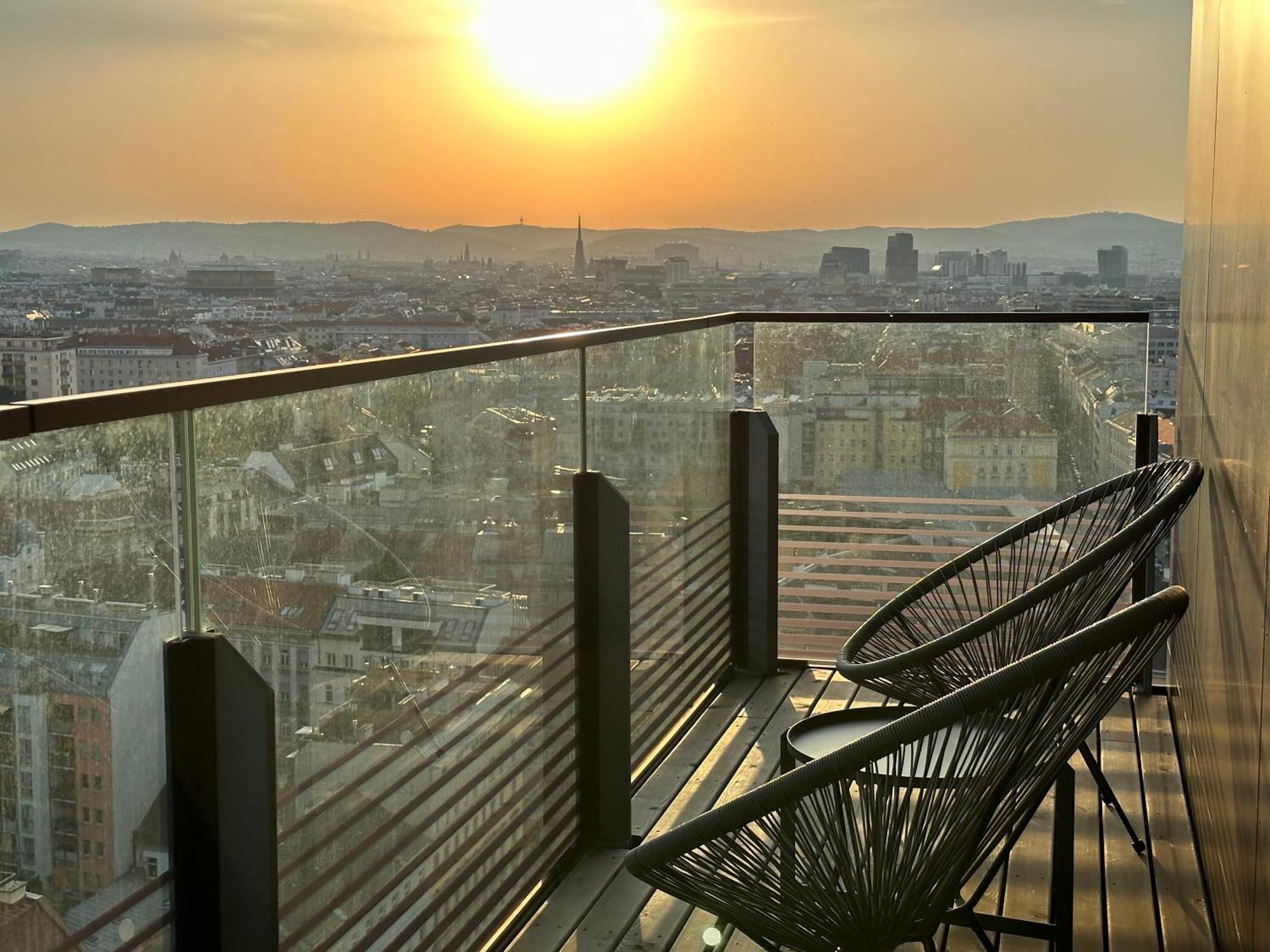 Panorama Sky Apartment I Rooftop Pool I Metro Station Відень Екстер'єр фото