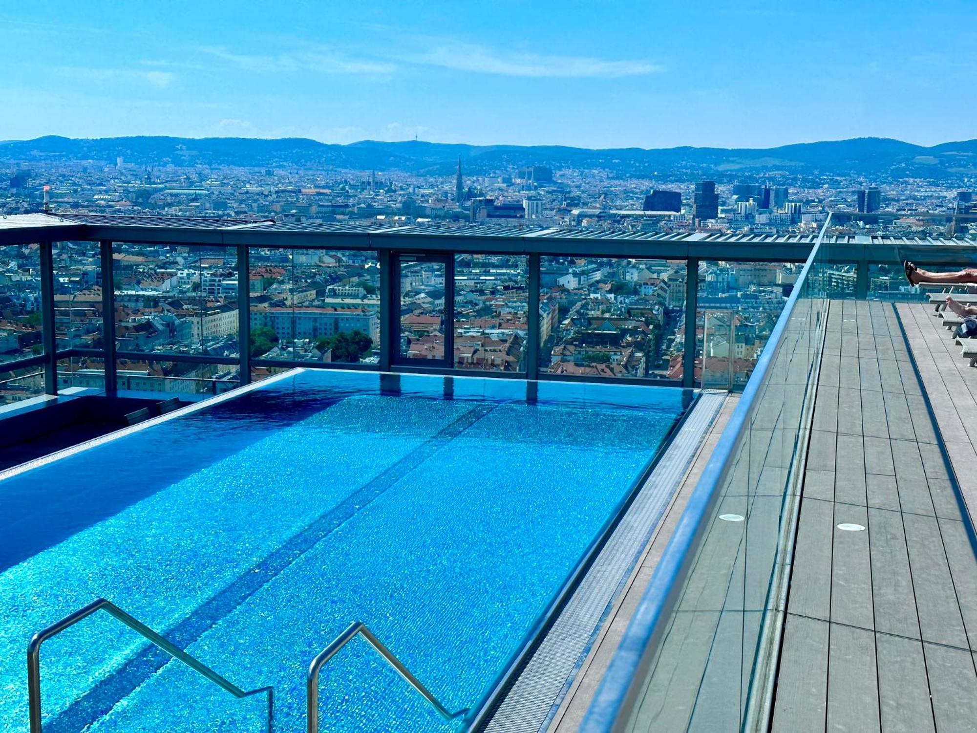 Panorama Sky Apartment I Rooftop Pool I Metro Station Відень Екстер'єр фото